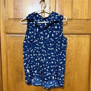 Olive & Oak Blue Bird Print Sleeveless Blouse